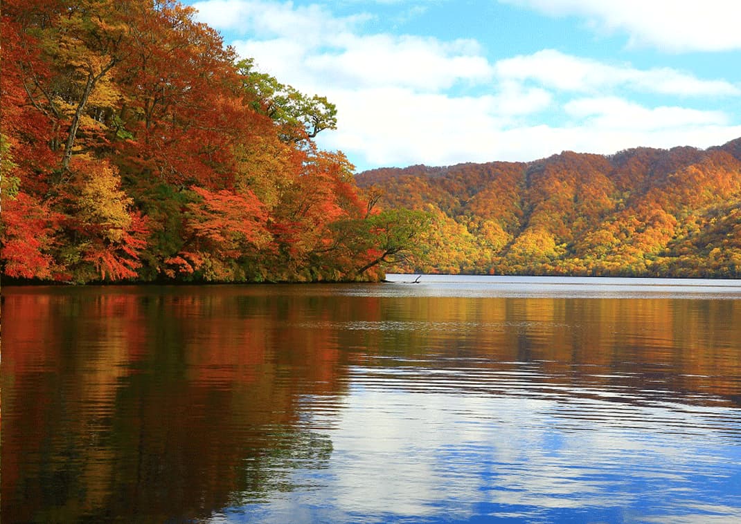 Towada-søen om efteråret