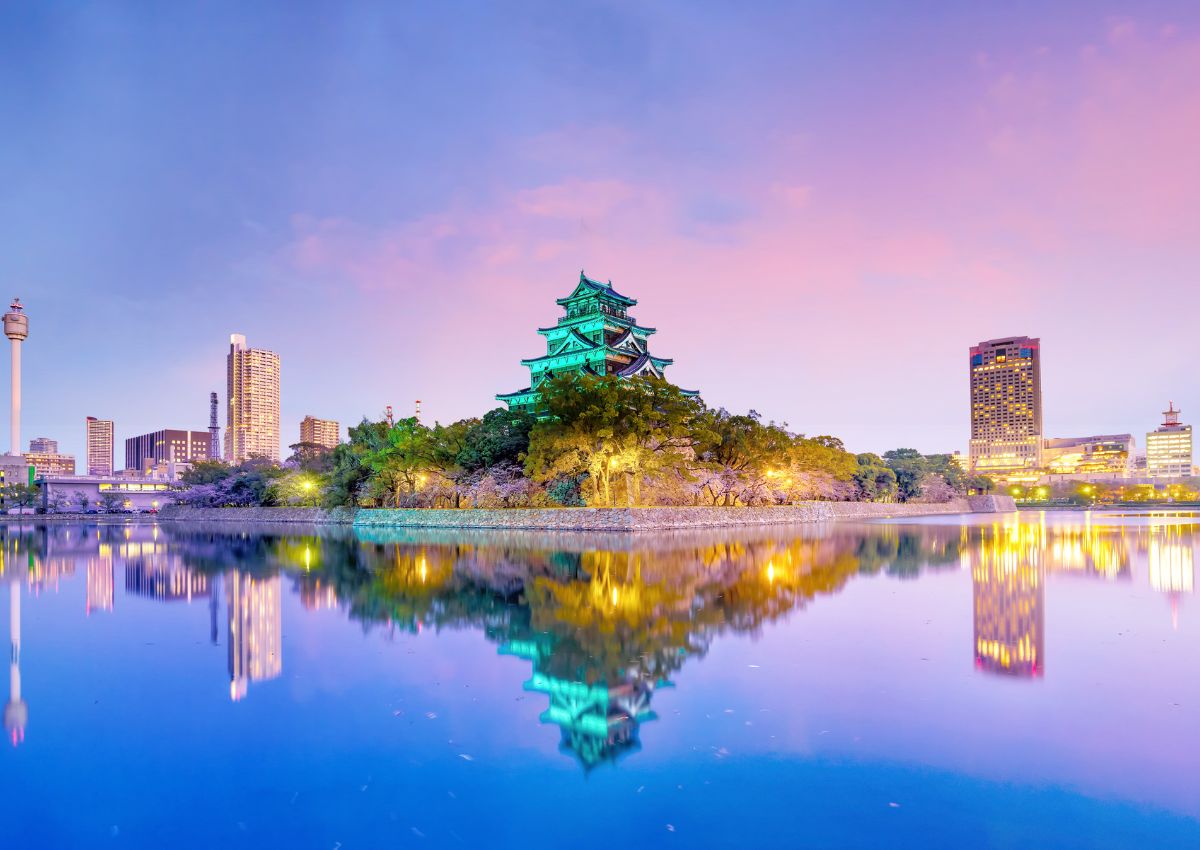 Centrum af Hiroshima under kirsebærblomstringen, Japan