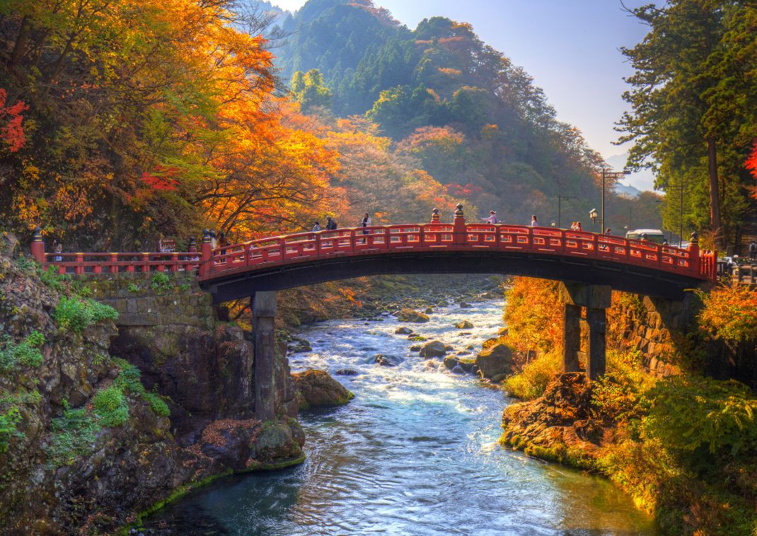 Shinkyo-broen over Daiwa floden, Nikko, Japan