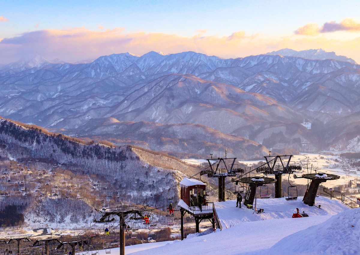 Solnedgang i Hakuba-dalen om vinteren, Nagano