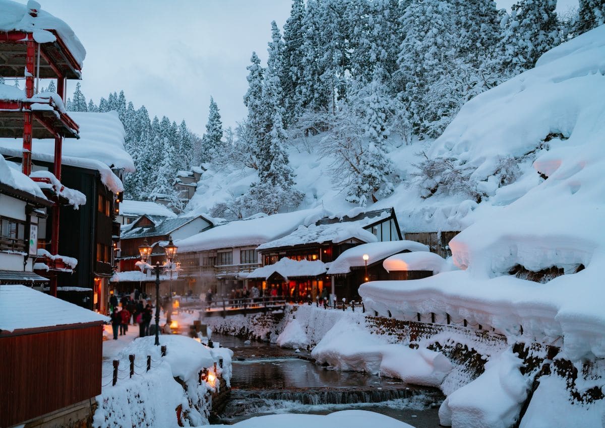 Aftenstemning ved Ginzan Onsen varme kilder, Yamagata præfekturet, Japan