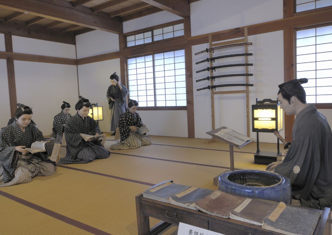 Aizu højere videregående uddannelsesinstitutioner med samurai figurer
