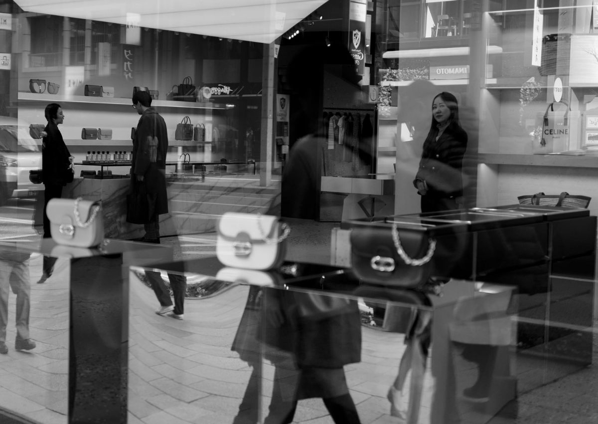 Pige med hat på shopping i Harajuku, Tokyo