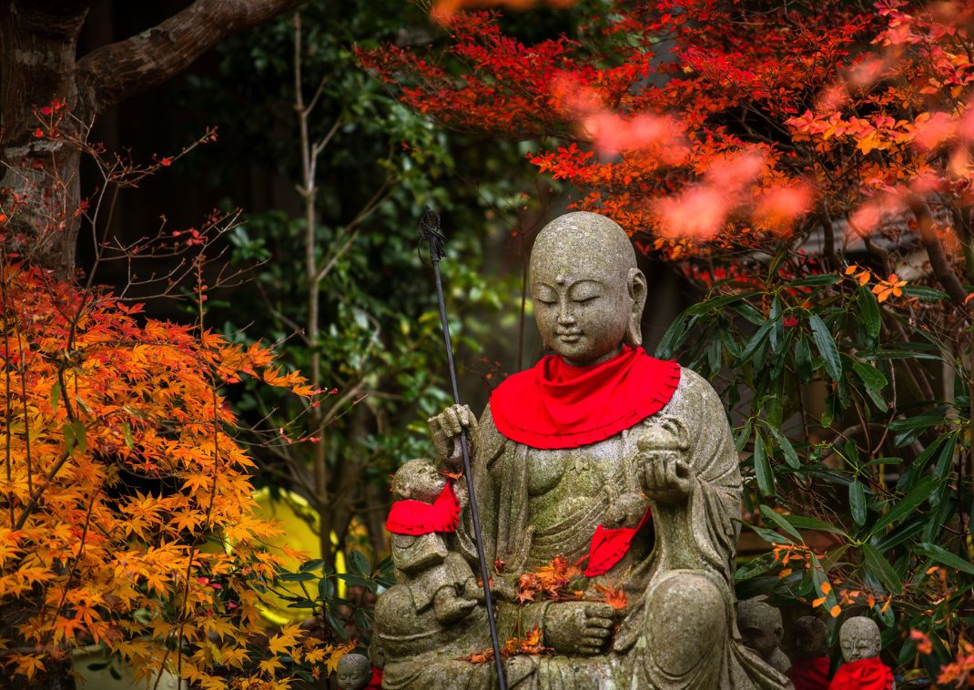 Jizo-statue i Sanboin-templets efterårshave