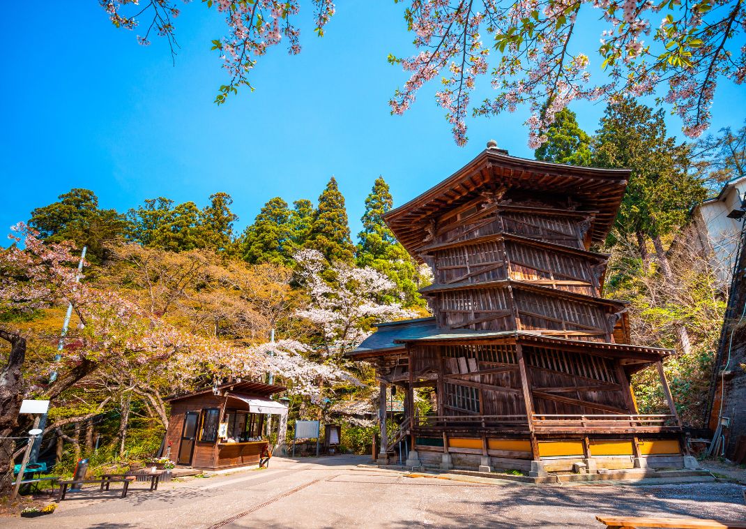 Sazaedo templet om foråret i Aizuwakamatsu, Japan