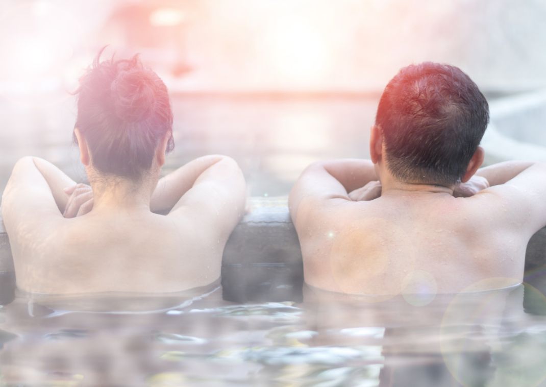 Par nyder en privat onsen sammen