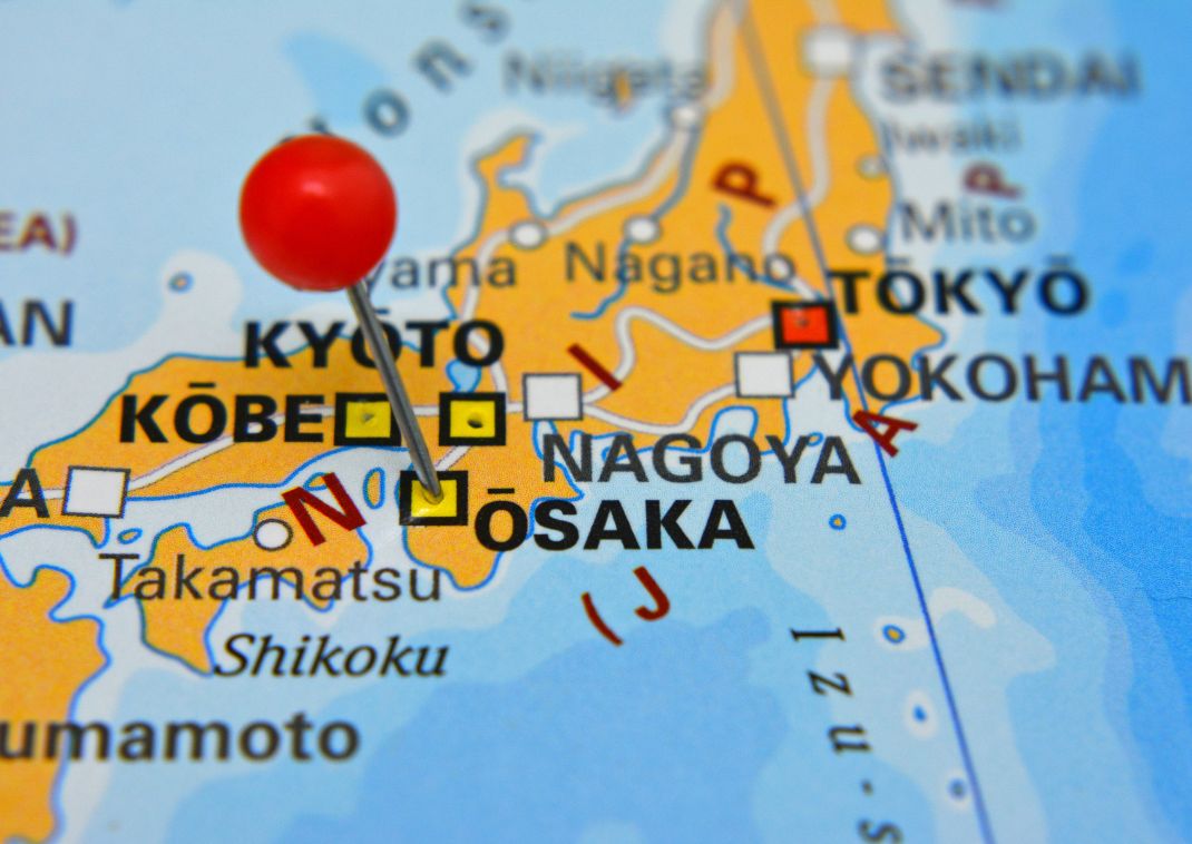 Kort over Japan, med nål ved Osaka
