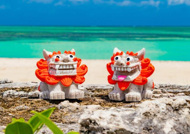 Kondoi strand og Shisa-figurer fra Ishigakijima