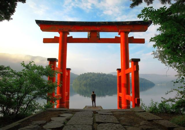 Rød torii-port, Hakone