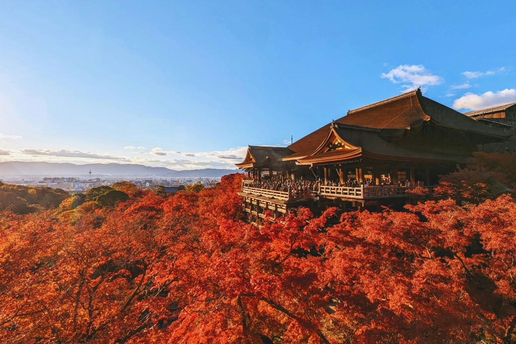 Kyoto - Momiji farver, Kiyomizu-dera Temple    