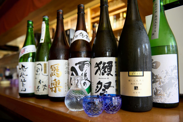 Sakeflasker til sake-smagning