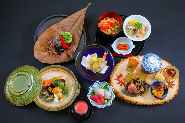 Sæsonbetonet kaiseki-middag på en ryokan