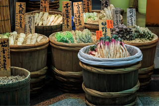 Syltede grøntsager på Nishiki Market, Kyoto