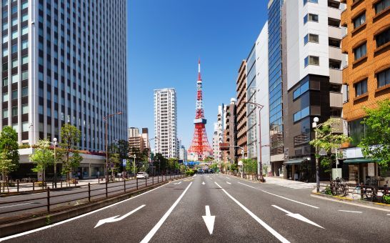Vej fra Tokyo Tower i Shiba Koen, Minato, Tokyo, Japan