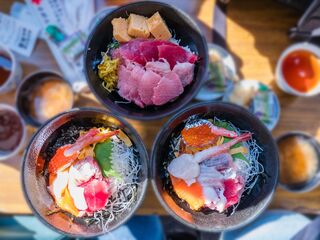 Skaldyrsret på Tsukiji Fiskemarkedet, Tokyo 