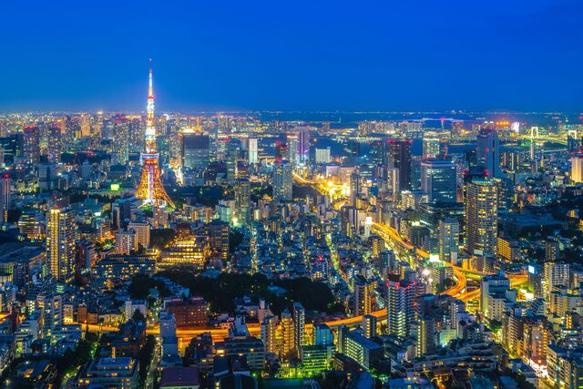 Tokyos skyline om natten 
