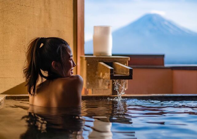 Kvinde i onsen, Japan