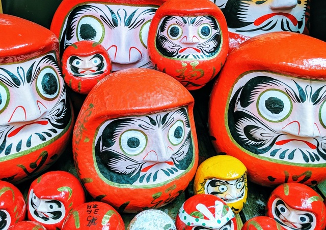 Daruma-dukker, Naha