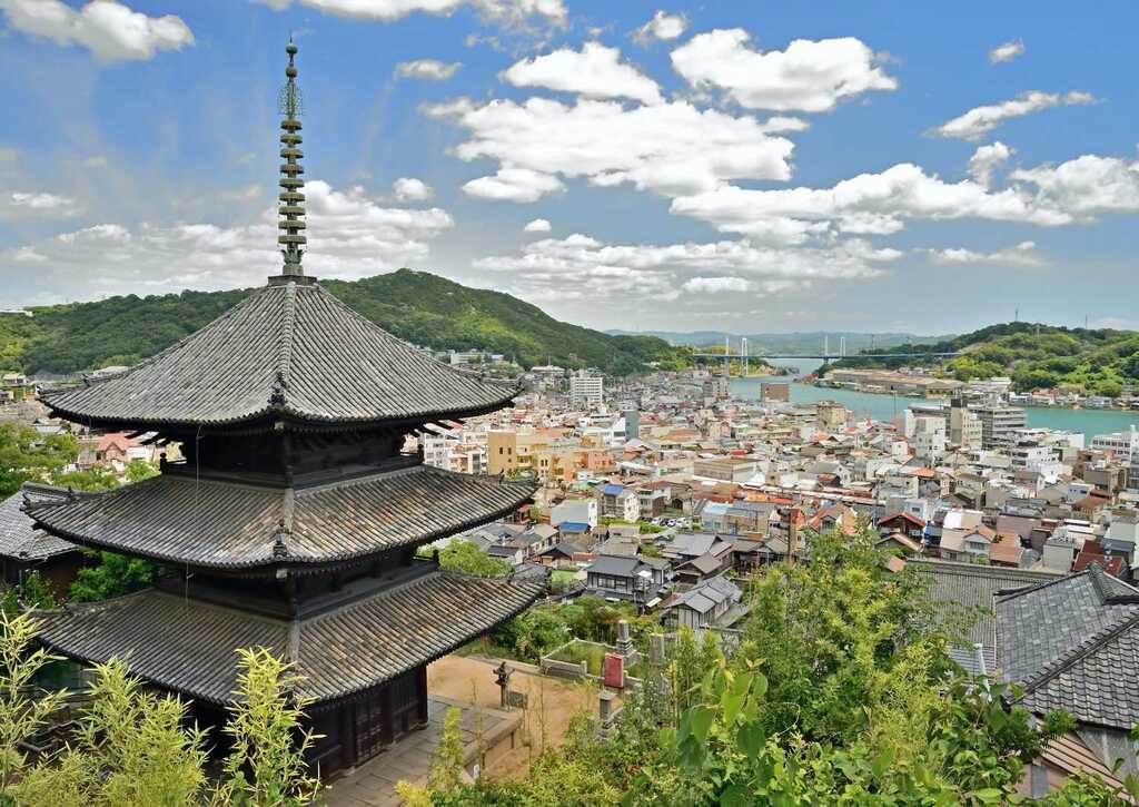 Ten'neiji-templet med udsigt over Onomichi