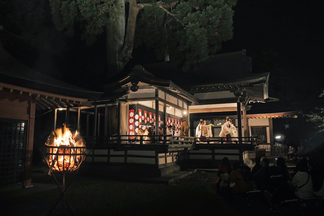 Noh-forestilling om aftenen