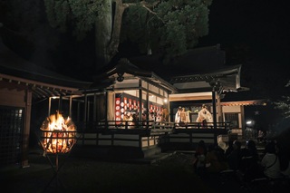 Noh-forestilling om aftenen