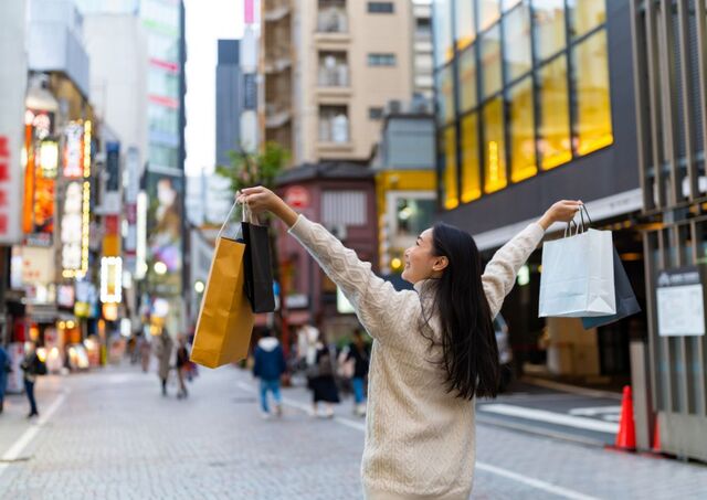 Kvinde shopper i Tokyo, Japan