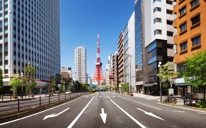 Vej fra Tokyo Tower i Shiba Koen, Minato, Tokyo, Japan