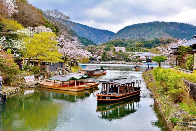 Bådtur fra Arashiyama, Japan