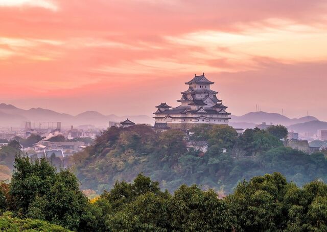 Solnedgang ved Himeji borgen, Japan 