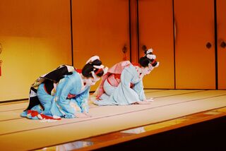 Middag i selskab med en maiko, en geishalærling 