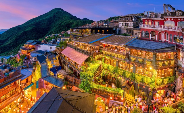 De gamle gader og natmarkedet i Jiufen 