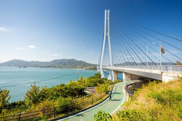 Tatara-broen som forbinder Ikuchijima og Omishima og en del af Shimanami Kaido cykelruten