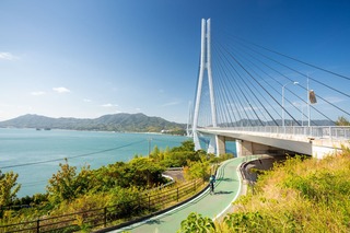 Tatara-broen som forbinder Ikuchijima og Omishima og en del af Shimanami Kaido cykelruten