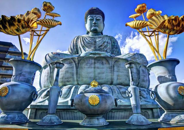 Den store Buddha i Nofukuji templet i Hyogo Daibutsu