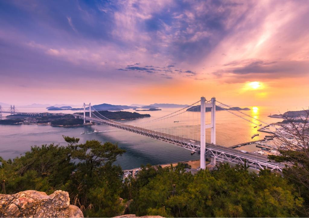 Shimanami Kaido broen, der forbinder Shikoku og Honshu