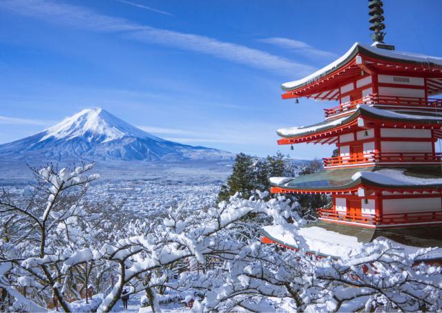 Mount Fuji og Chureito-pagoden om vinteren
