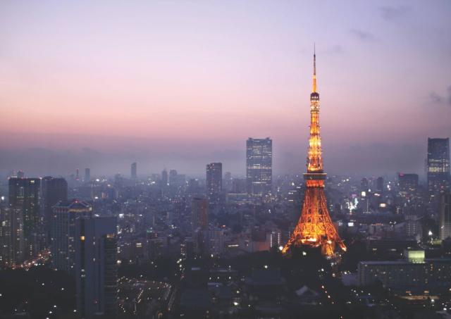 Tokyo Tower oplyst om natten