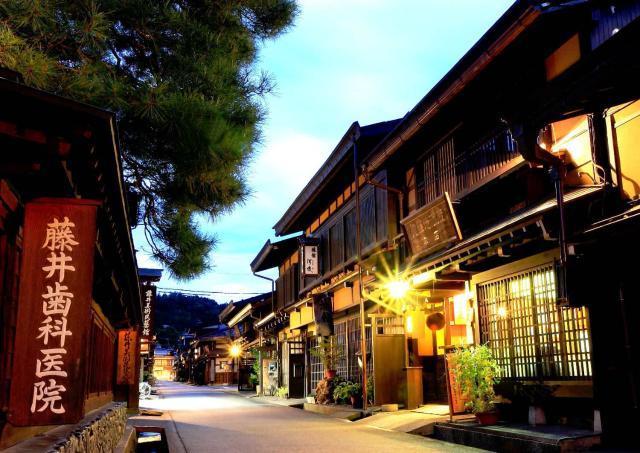 Gaderne i Takayama om natten