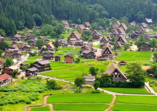 Landsbyen Shirakawa-go om sommeren