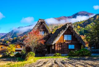 Efterårssceneri, landsbyen Shirakawa-go