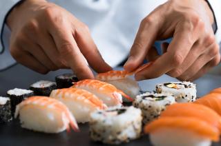 Frisk sushi på Tsukiji-markedet, Tokyo