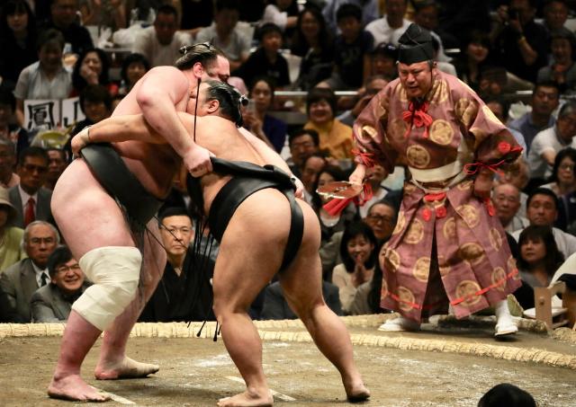 Pensioneret sumobryder Hakuho opnår fem verdensrekorder i Guinness World Records