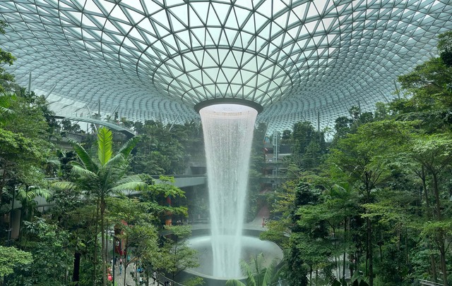 Rain vortex, Changi Airport